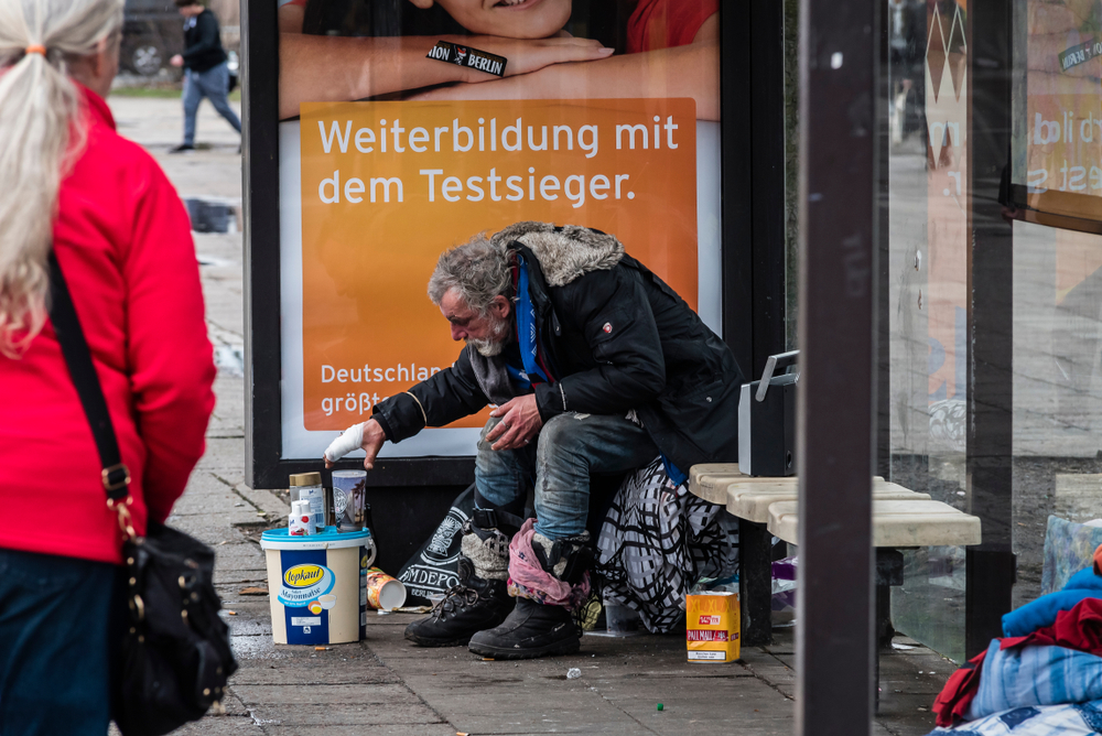 Какво може да се купи за €3 от магазин за бедни в Германия (СНИМКИ)