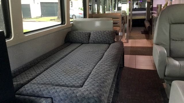  Автобусът на Принс отива на търг 