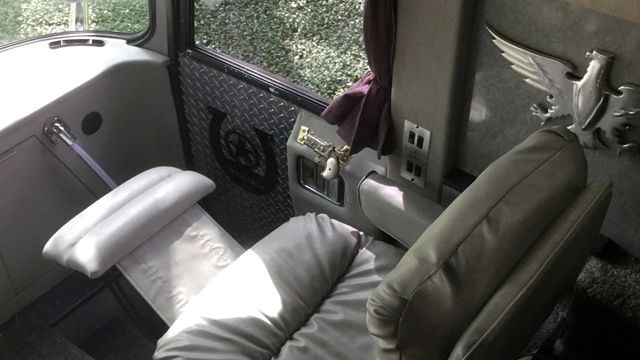  Автобусът на Принс отива на търг 