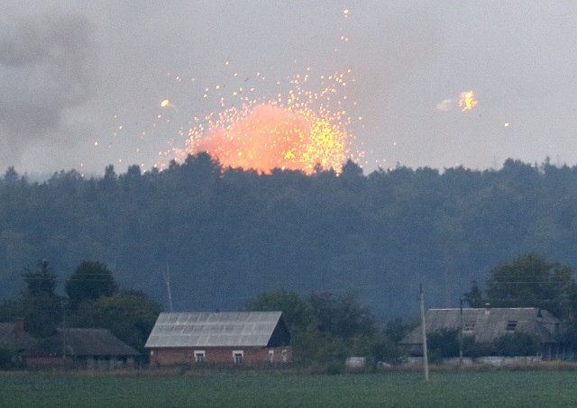 Украйна овладя огнения ад в складовете в Калиновка (СНИМКИ)