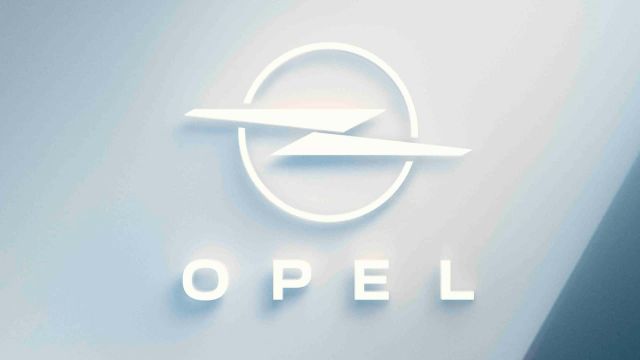 Opel също сменя емблемата си