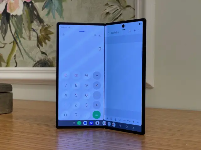 Запознаваме ви първи с новите сгъваеми смартфони на Samsung. Ето и колко струват у нас