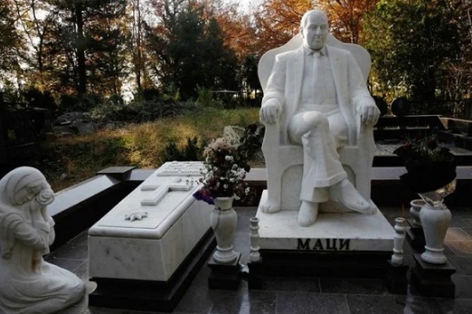 Умопомрачителните гробове на най-големите руски мафиоти (СНИМКИ)