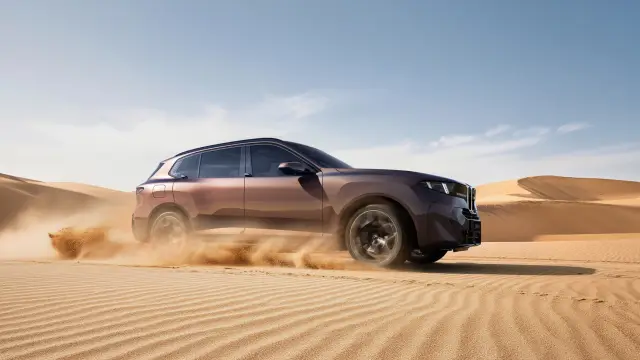 BMW показа удължена и по-луксозна версия на новото X5