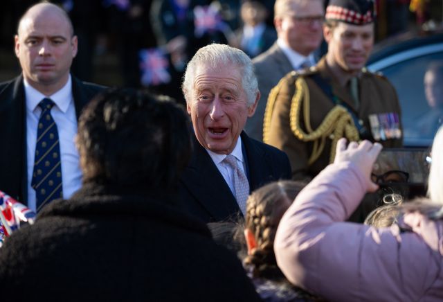 Чарлз Трети посети украински военни, които се обучават във Великобритания 