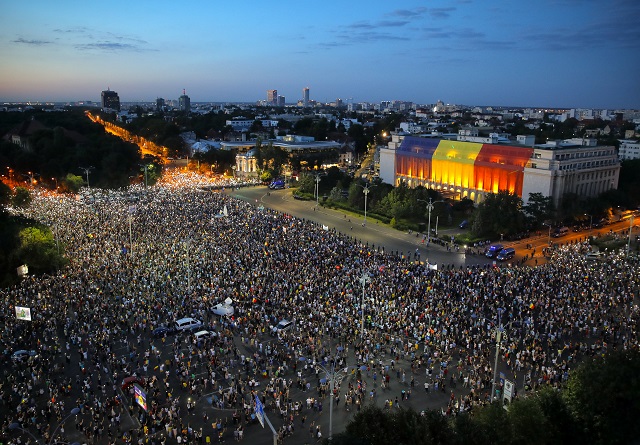 Румънските управляващи: Това е опит за преврат