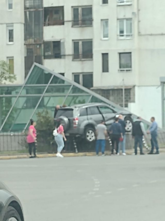 Нова катастрофа в София: Джип помля метростанция