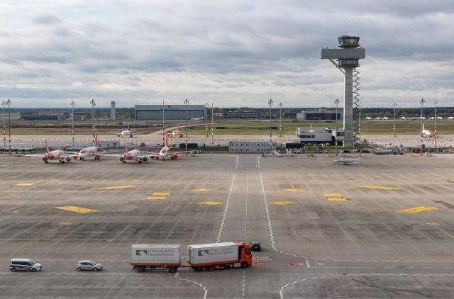 Откриват ключово за Европа летище (СНИМКИ)