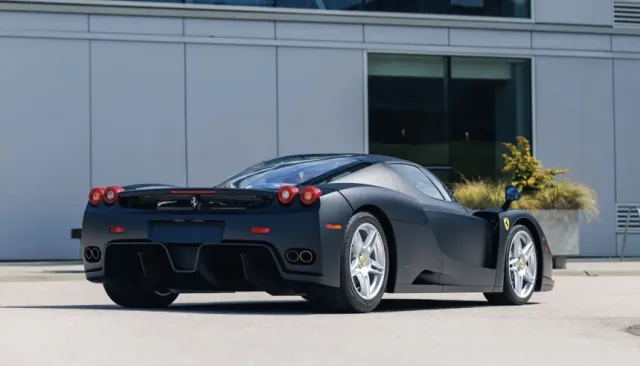 В света има само едно матово черно Ferrari Enzo и сега можете да си го купите | ФАКТИ.БГ В света има само едно матово черно Ferrari Enzo и сега можете да си го купите