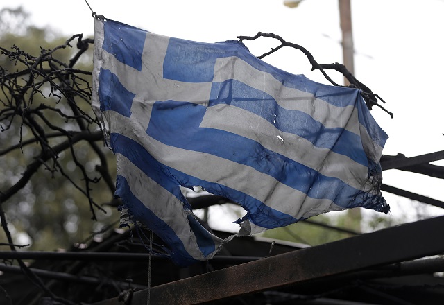 Гърция в пламъци, жертвите се увеличават (ВИДЕО+СНИМКИ)