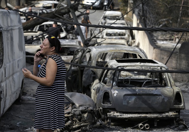 Гърция в пламъци, жертвите се увеличават (ВИДЕО+СНИМКИ)