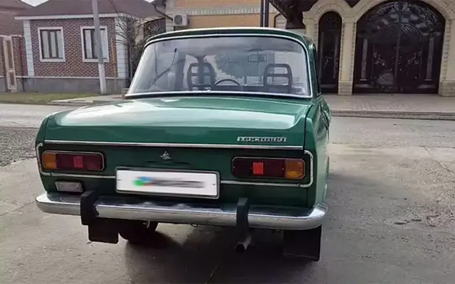 Продава се зелен Москвич-2140 с пробег под 1000 километра