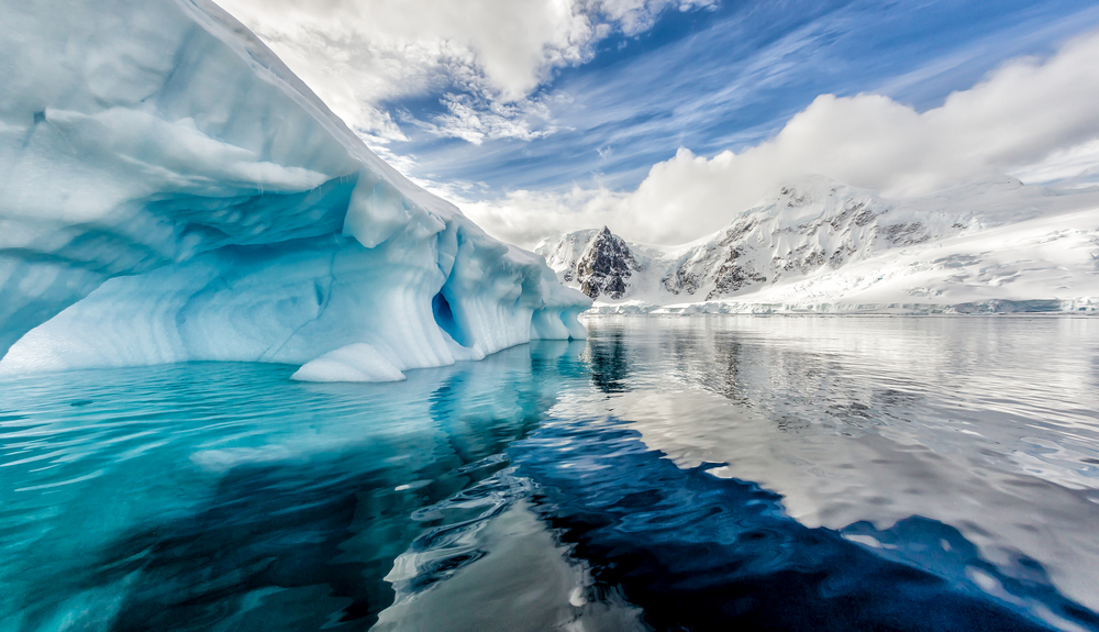 Половината от сладката вода на планетата е „заключена” под Антарктида