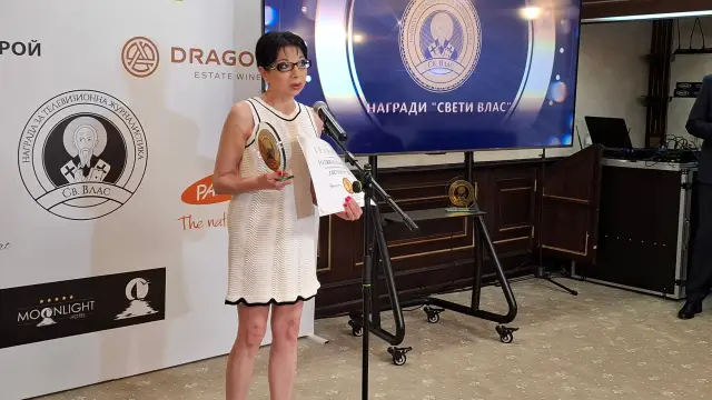 Журналистките Лора Инджова и Цветанка Ризова с най-престижните отличия на наградите „Свети Влас“ | ФАКТИ.БГ Журналистките Лора Инджова и Цветанка Ризова с най-престижните отличия на наградите „Свети Влас“