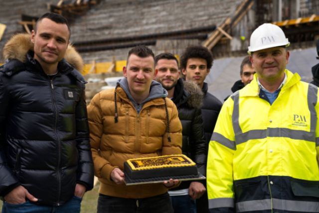  Футболистите на Ботев Пд черпиха служащите на 