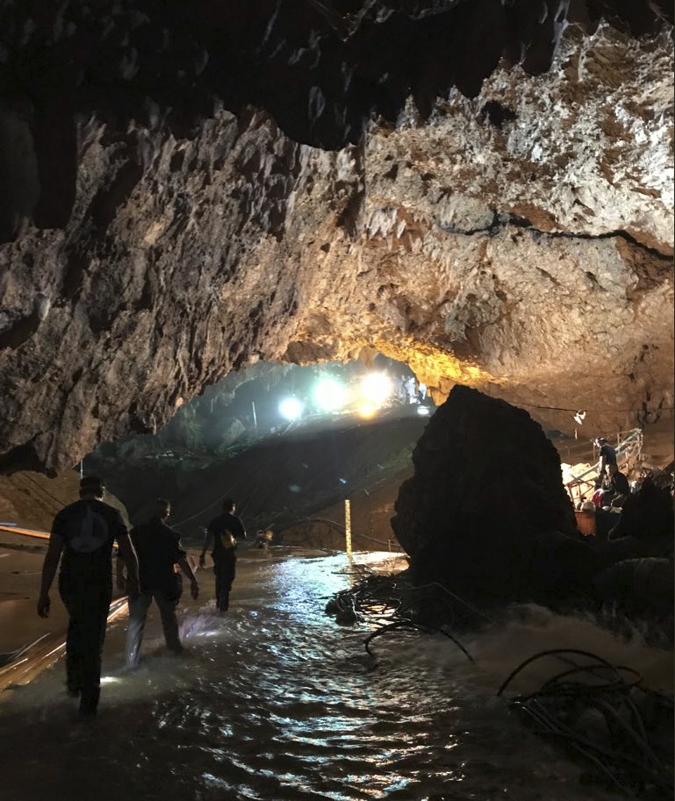 Илон Мъск оплю спасителите на децата от тайландската пещера