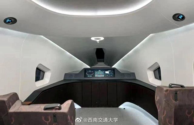 Китай тества влак, който ще се движи с 620 км/ч