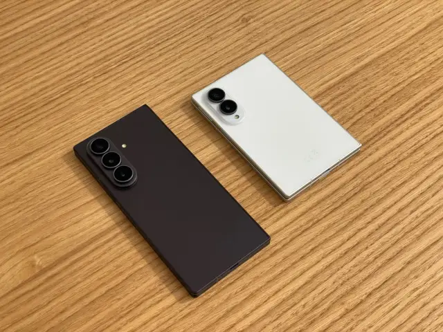 Запознаваме ви първи с новите сгъваеми смартфони на Samsung. Ето и колко струват у нас