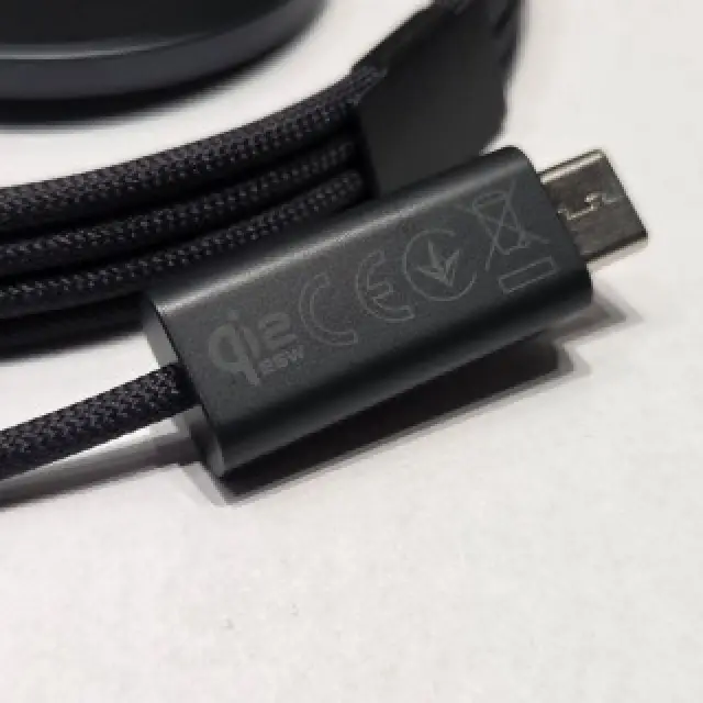 Първи взор към новото безжично зарядно на Samsung