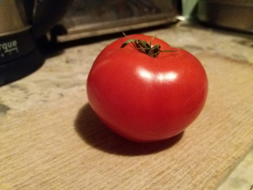Историята на Стамат - доматът, който от 4 месеца стои в хладилник и още е свеж