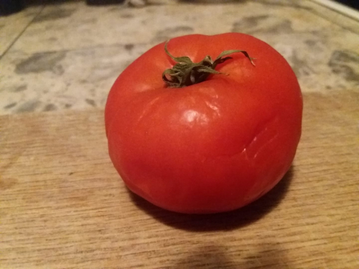 Историята на Стамат - доматът, който от 4 месеца стои в хладилник и още е свеж