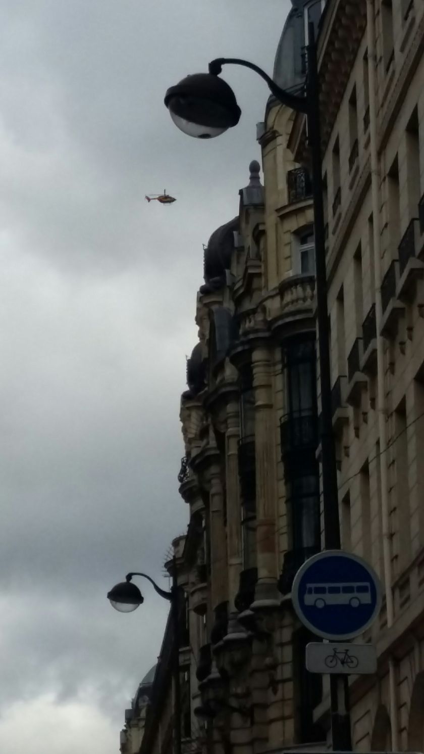 Фалшива тревога вдигна на крак френските спецчасти (Видео)