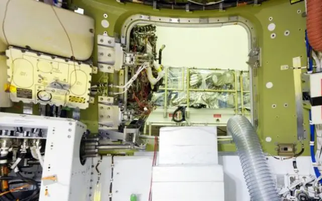 НАСА показа вътрешността на космическия кораб Orion, на който астронавтите ще летят около Луната