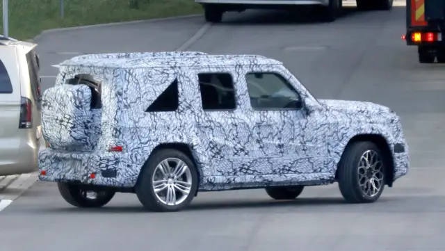 Появиха се първи снимки на "малката" G-Class на Mercedes