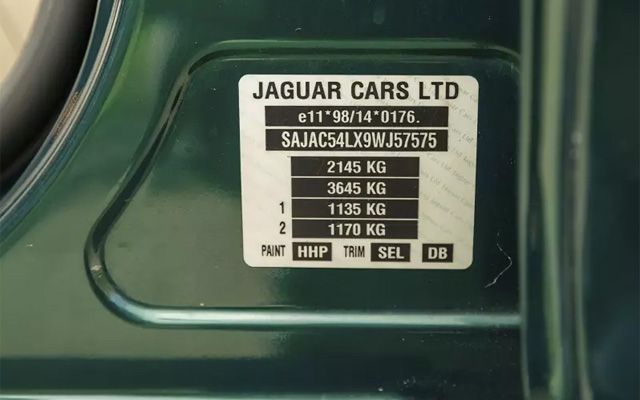 Продава се един от Jaguar-ите на кралицата
