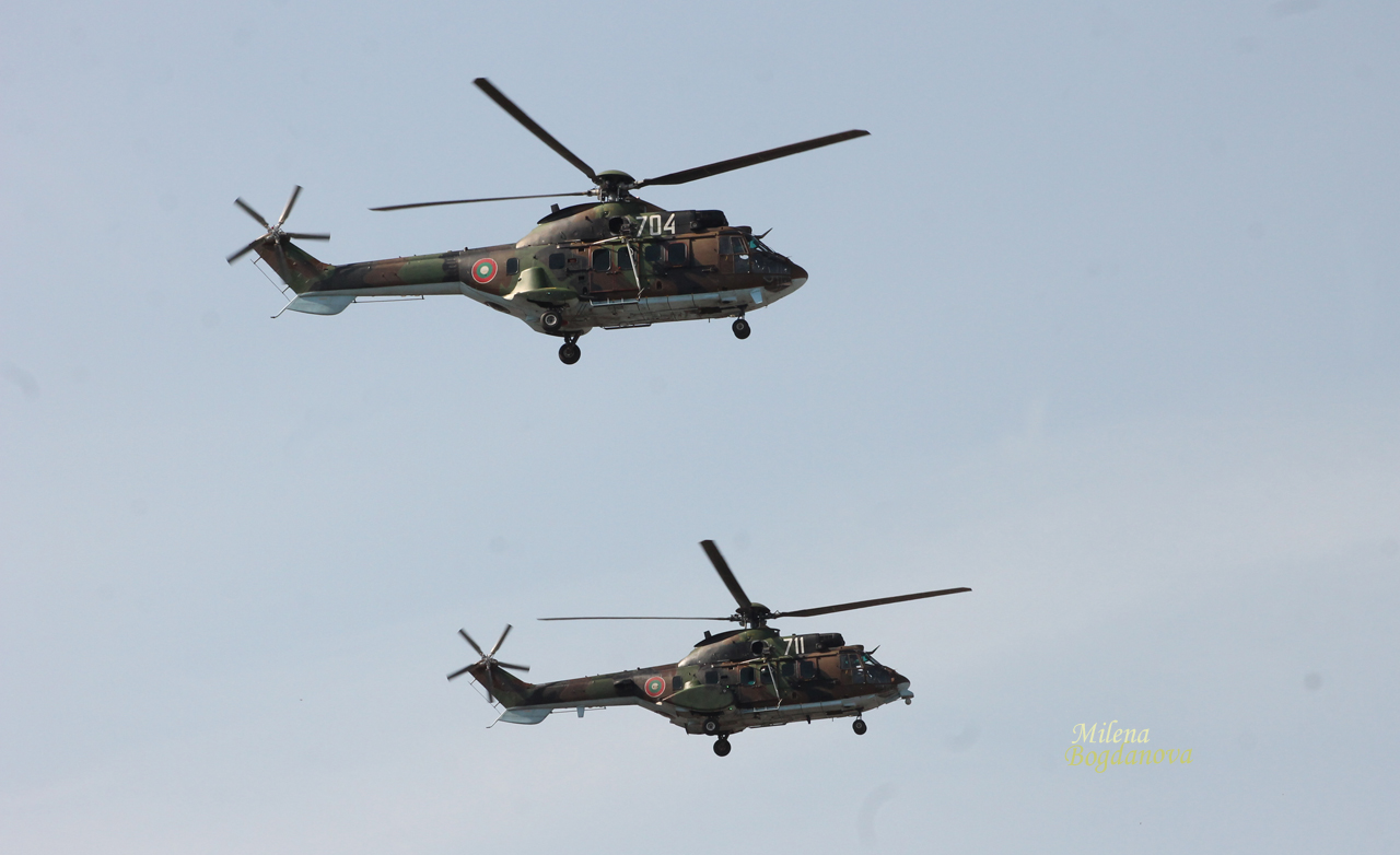 Хеликоптери репетират за военния парад (Видео)