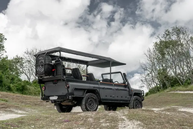 Ineos представи заводски "джип" за сафари