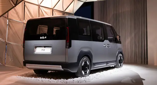 Ето го минивана Kia PV5: още по-футуристичен противник на VW ID.Buzz