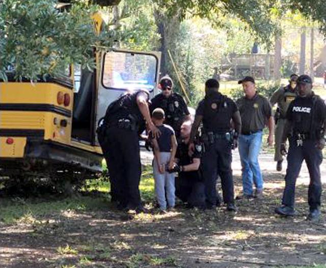  11-годишен отмъкна учебен рейс и устрои полицейско гонене 
