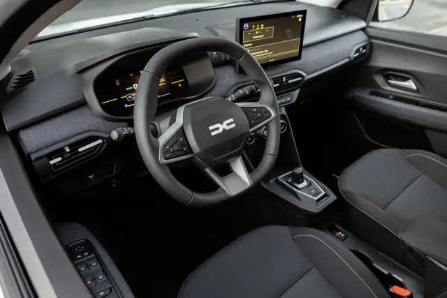 Тест и БГ цени на най-практичната лека кола на Dacia