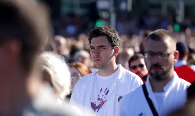 Цяла Сърбия уважи паметта на починалите при нещастието в Нови Сад