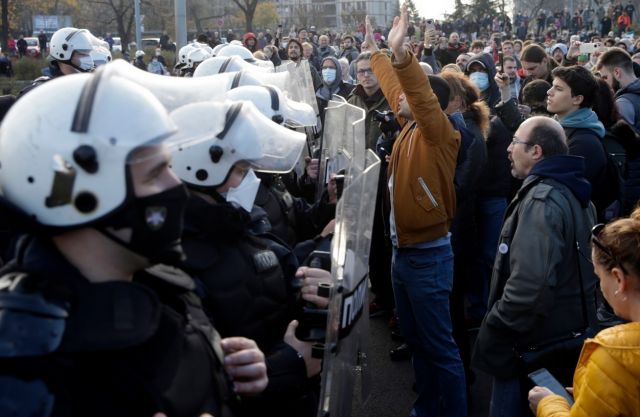  Многохиляден протест при съседите 