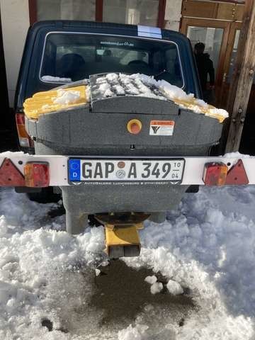  Lada Niva снегорин се продава в Германия 