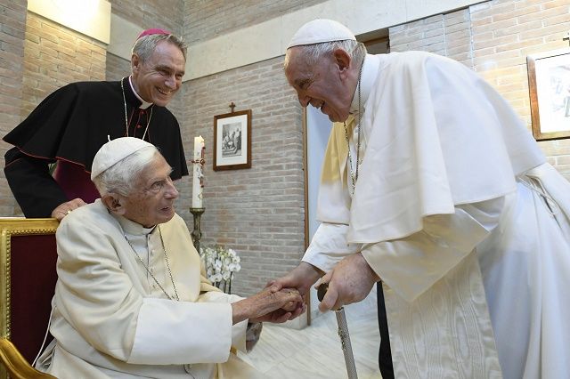 Траур във Ватикана! Почина бившият папа Бенедикт XVI