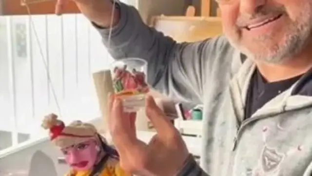 Васил Василев-Зуека се влюбил в тайландска кукла (СНИМКА)