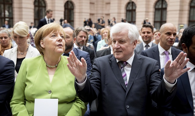 Меркел: Да спасим коалицията (СНИМКИ)