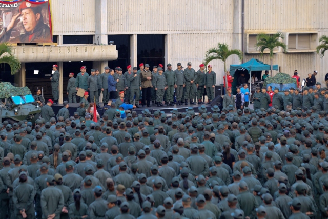 Мадуро демонстрира сила (СНИМКИ)