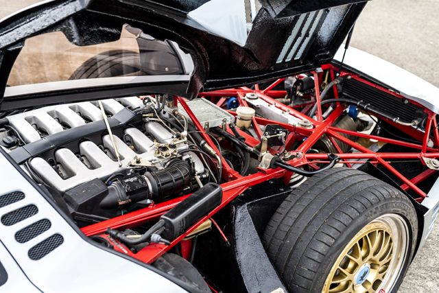  Единствената Isdera Commendatore 112i ще бъде препоръчана на търг 