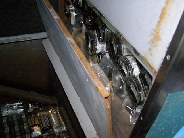 Откриха над 3,5 т алкохол в руски автобус