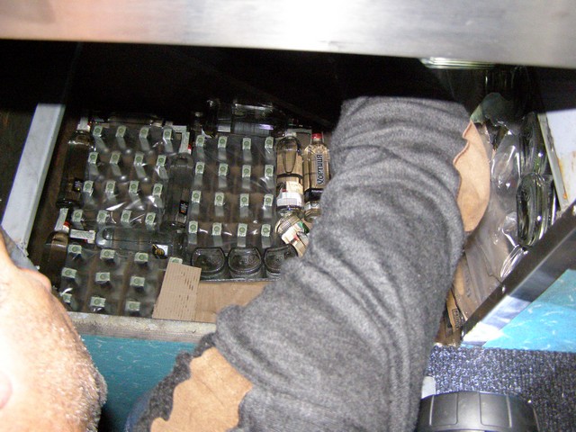 Откриха над 3,5 т алкохол в руски автобус