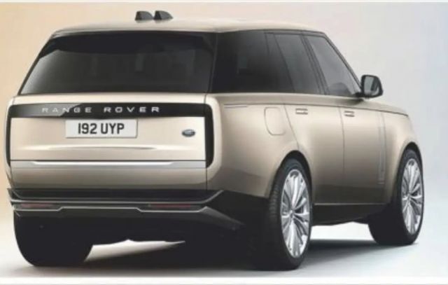Новият Range Rover бе разкрит в шпионски снимки