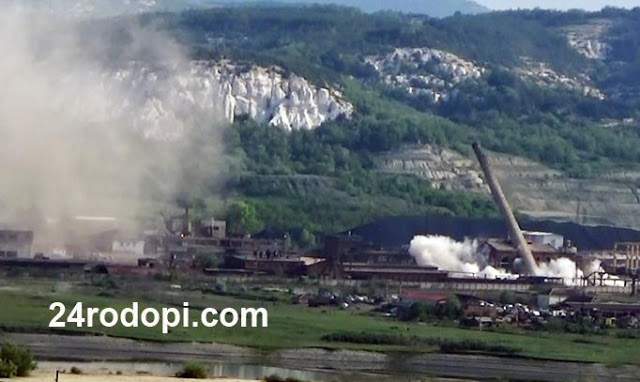 120 кг експлозив сринаха гордостта на цветната ни металургия – комините на ОЦК (Видео)