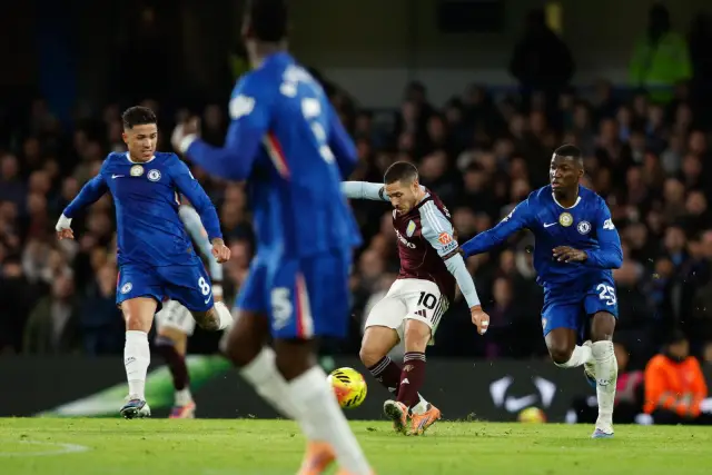 Астън Вила продължава победната серия, удари и Челси