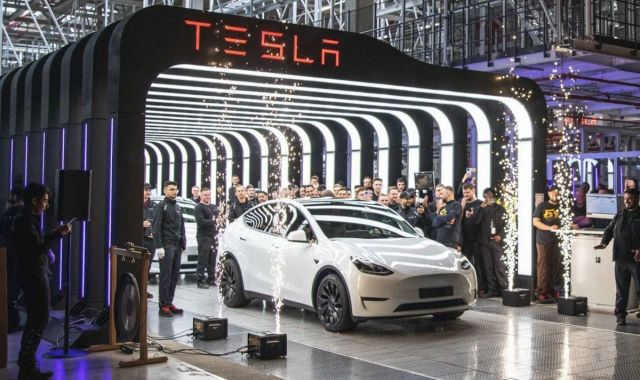 Tesla намали производството си в Германия