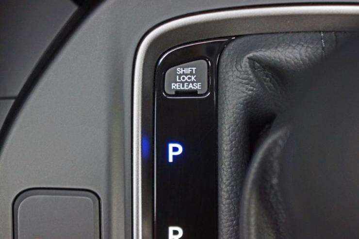 Загадъчни бутони в колата: За какво служат?