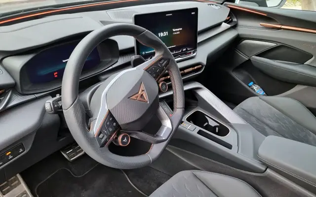 Тествахме най-мощната бензинова Cupra (вижте и цените ѝ у нас) | интерФакти.БГ Тествахме най-мощната бензинова Cupra (вижте и цените ѝ у нас)